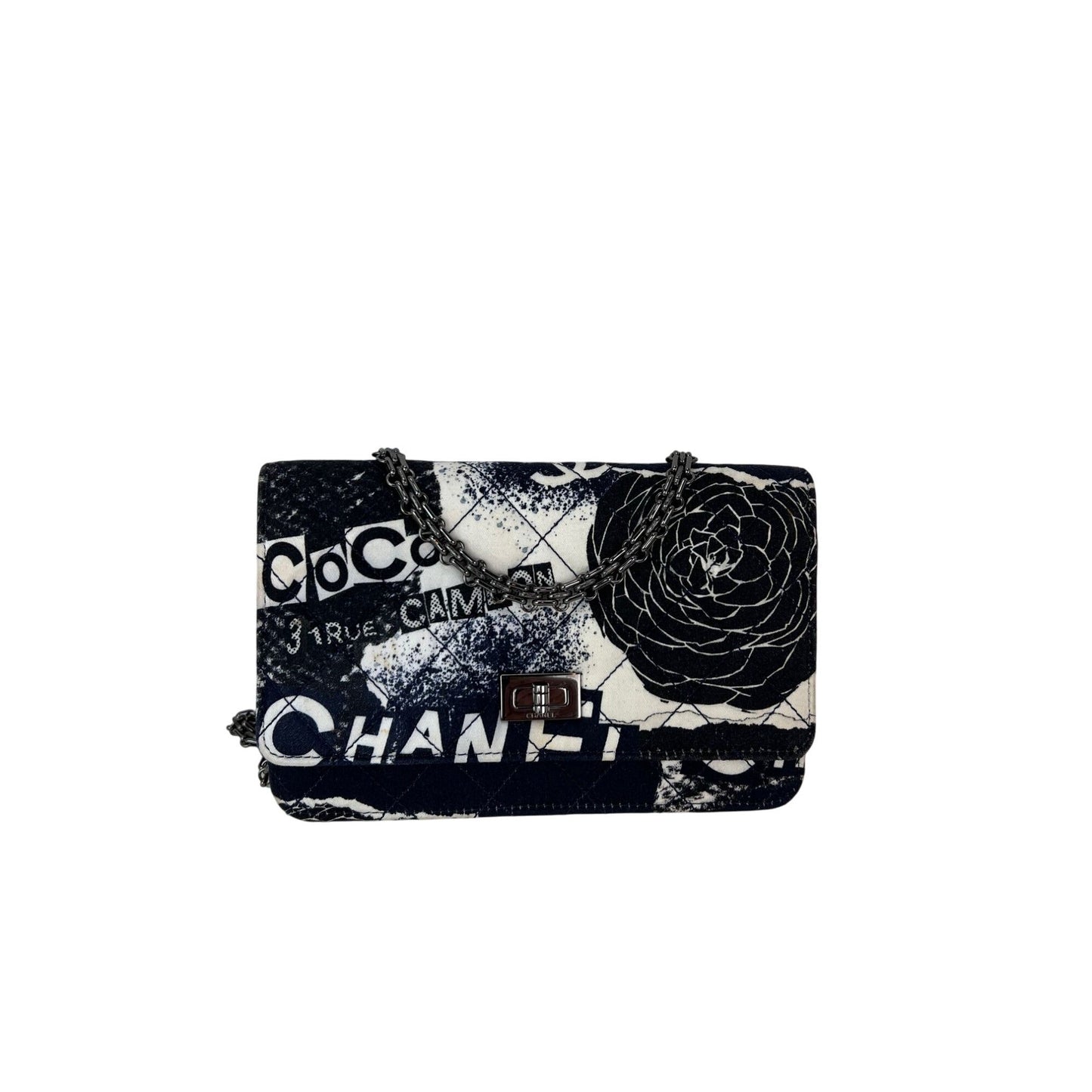 Portefeuille Chanel Reissue 2.55 en toile imprimée matelassée édition limitée sur une pochette à chaîne RARE