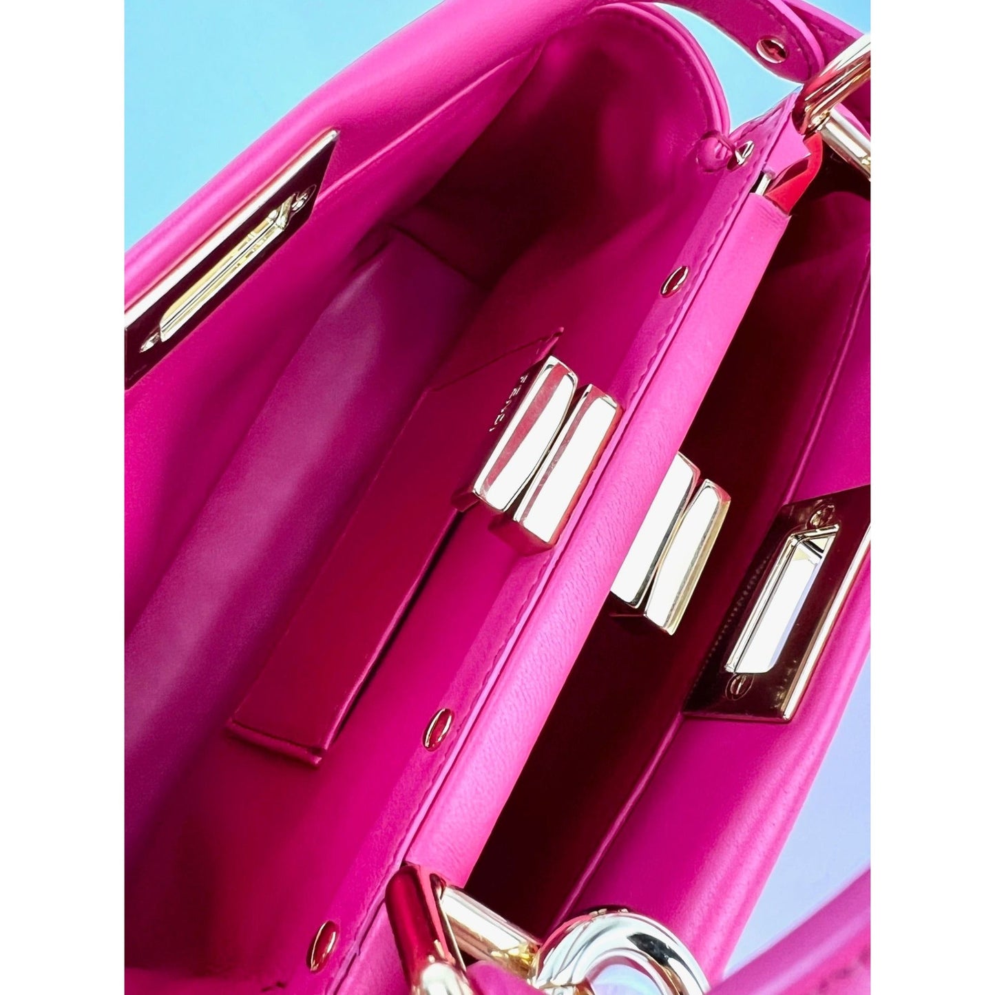 Sac à main Fendi Mini Peekaboo en cuir rose