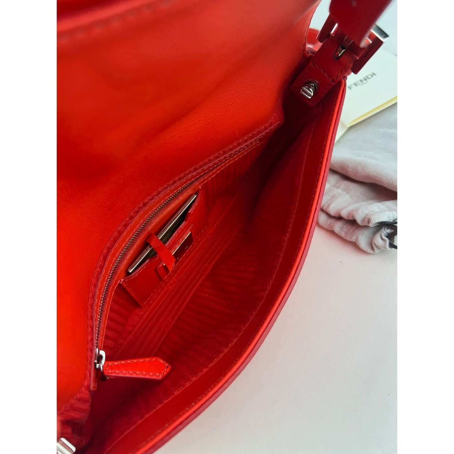 Fendi Vitello Baguette Papavero Sac à main à bandoulière
