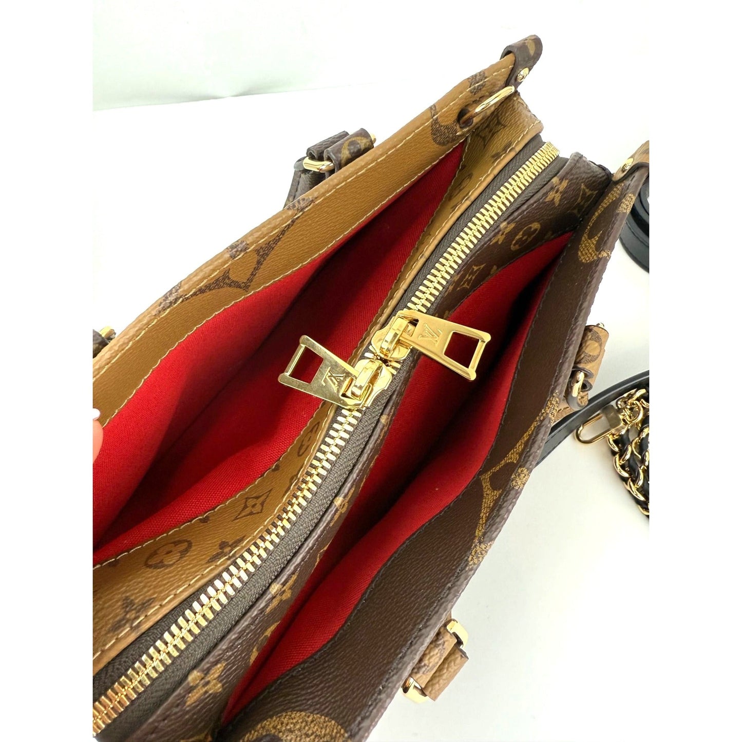 Sac bandoulière Louis Vuitton Onthego East West Chain