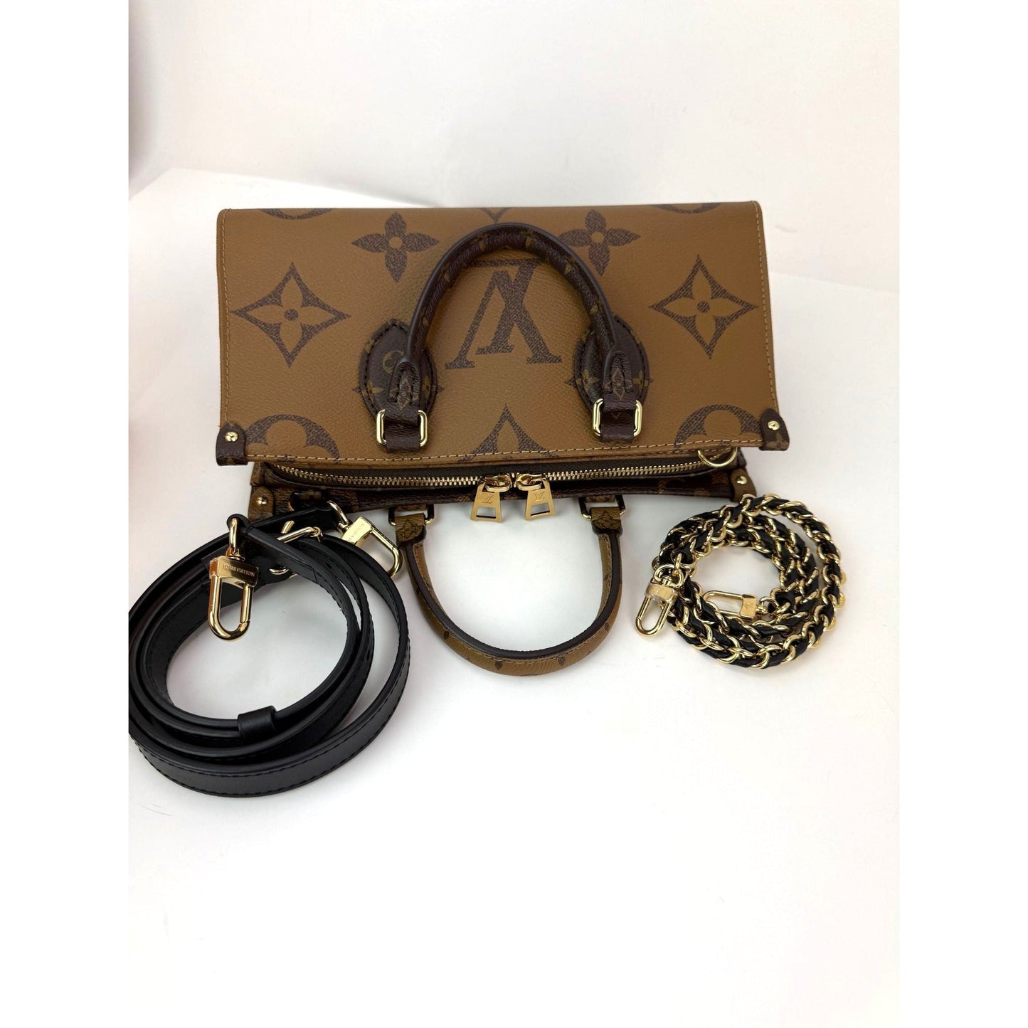 Sac bandoulière Louis Vuitton Onthego East West Chain