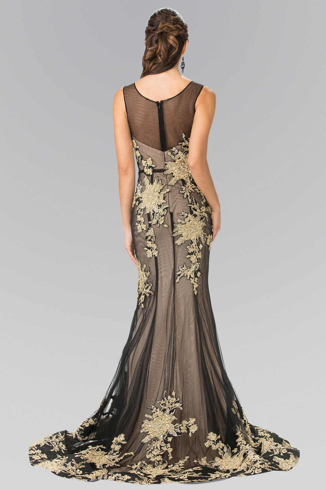 Robe longue sans manches qui descend jusqu'au sol 