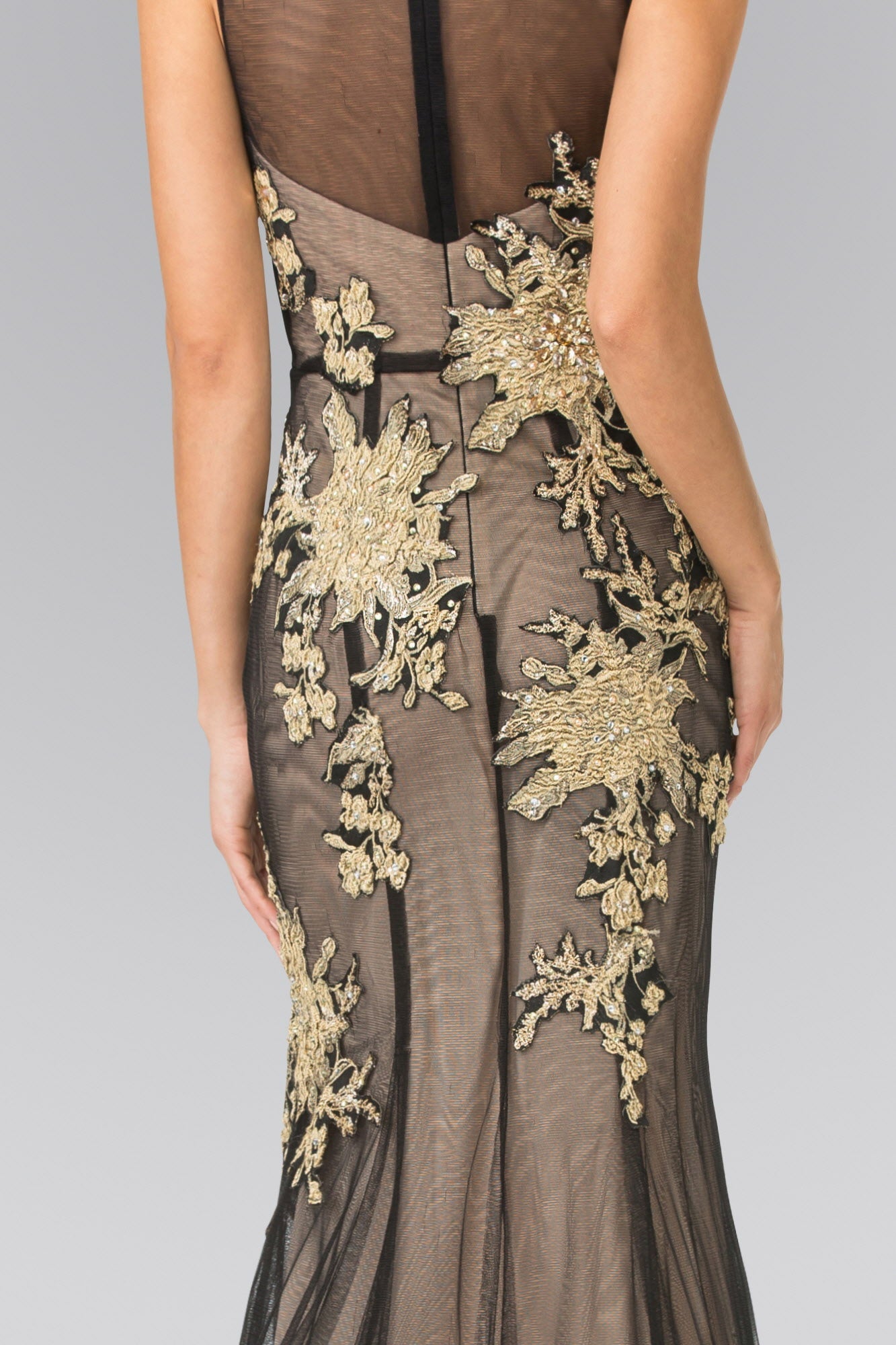 Robe longue sans manches qui descend jusqu'au sol 