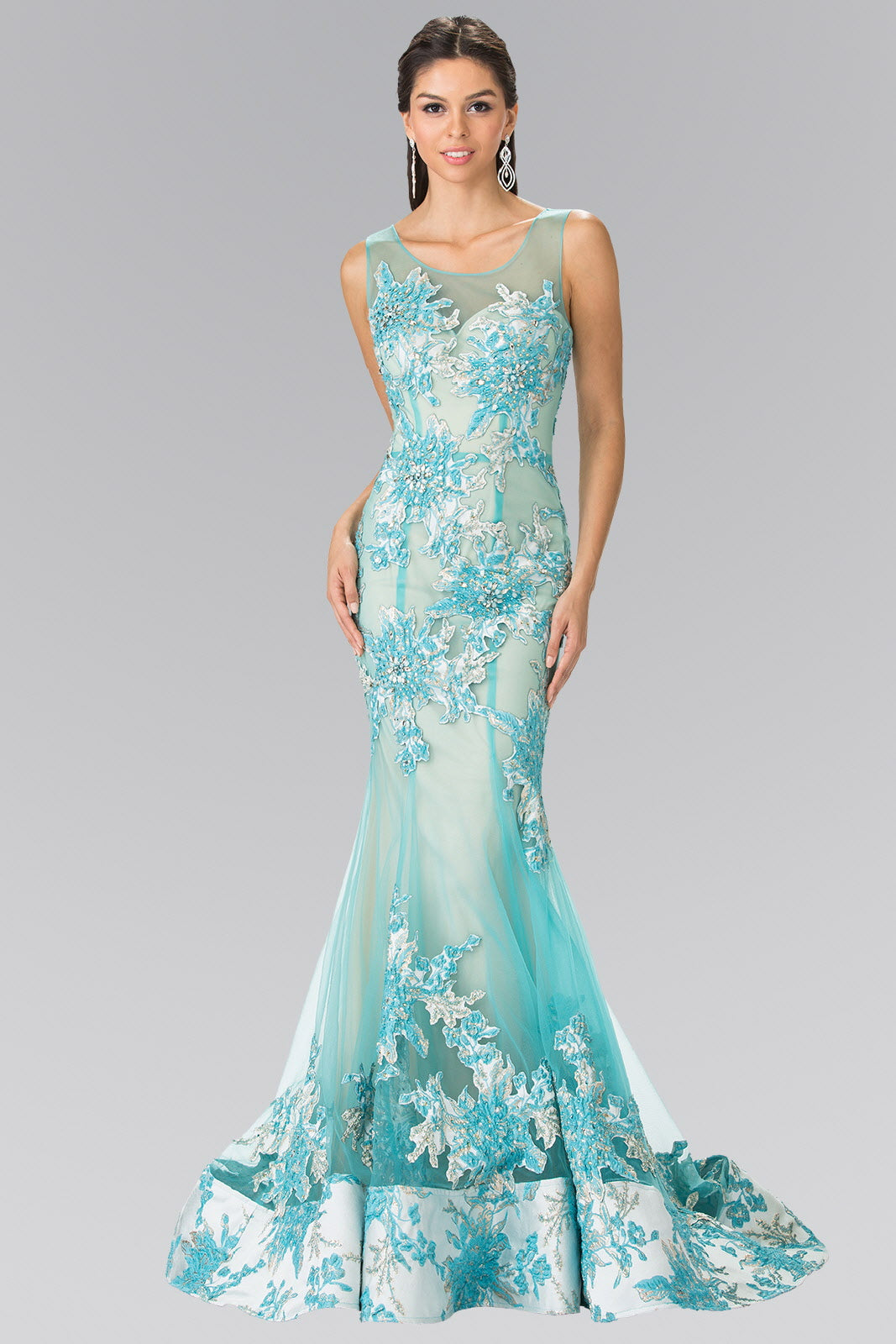 Robe longue sans manches qui descend jusqu'au sol 