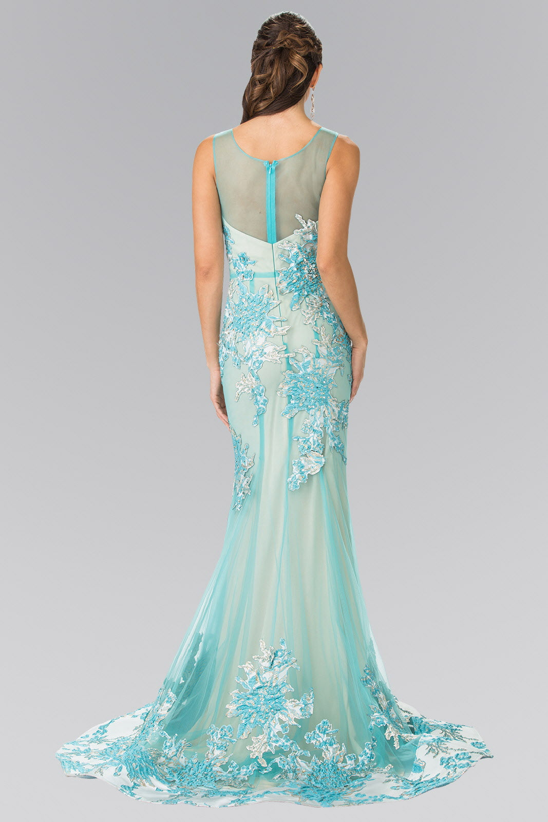Robe longue sans manches qui descend jusqu'au sol 