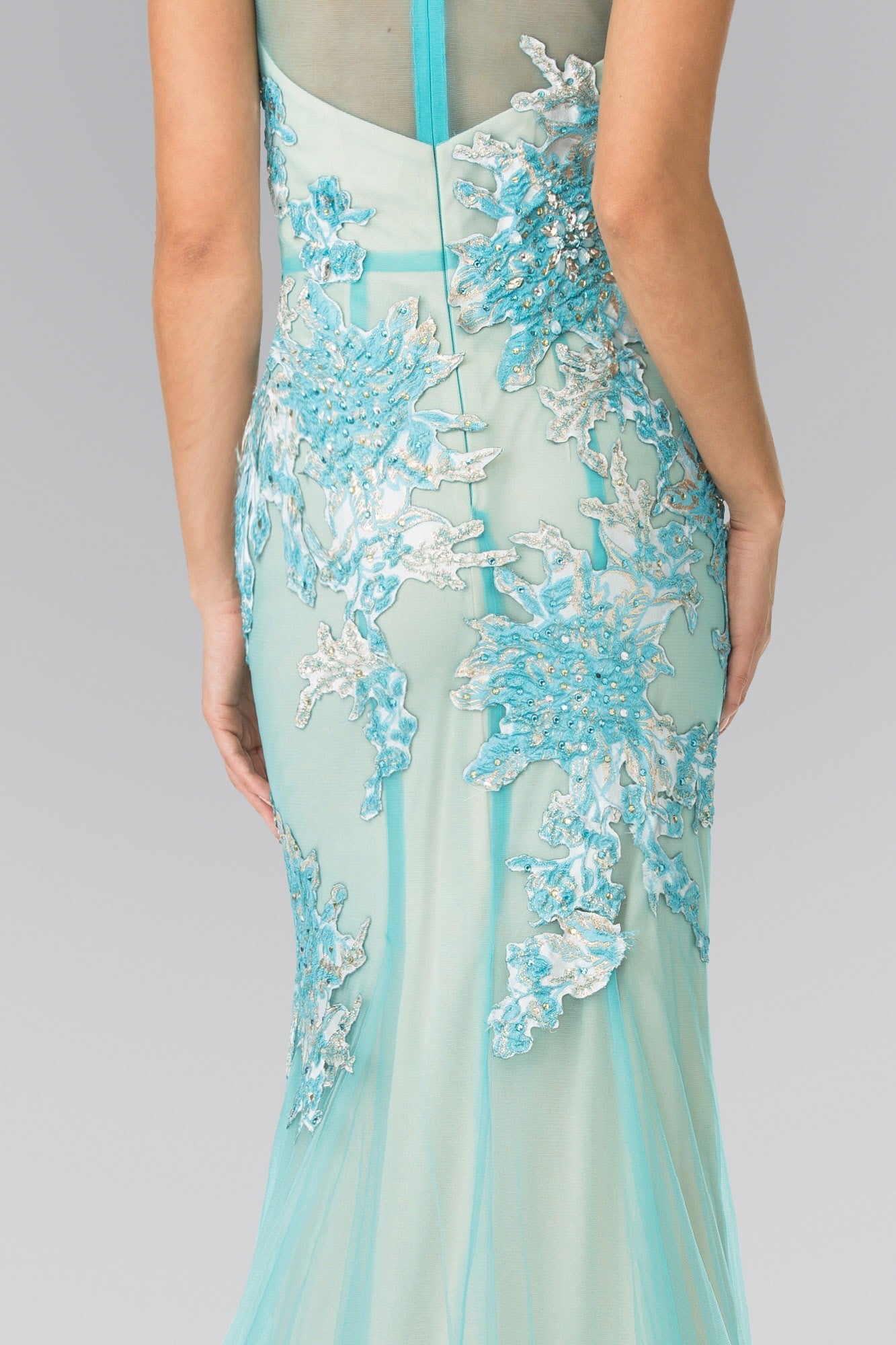 Robe longue sans manches qui descend jusqu'au sol 