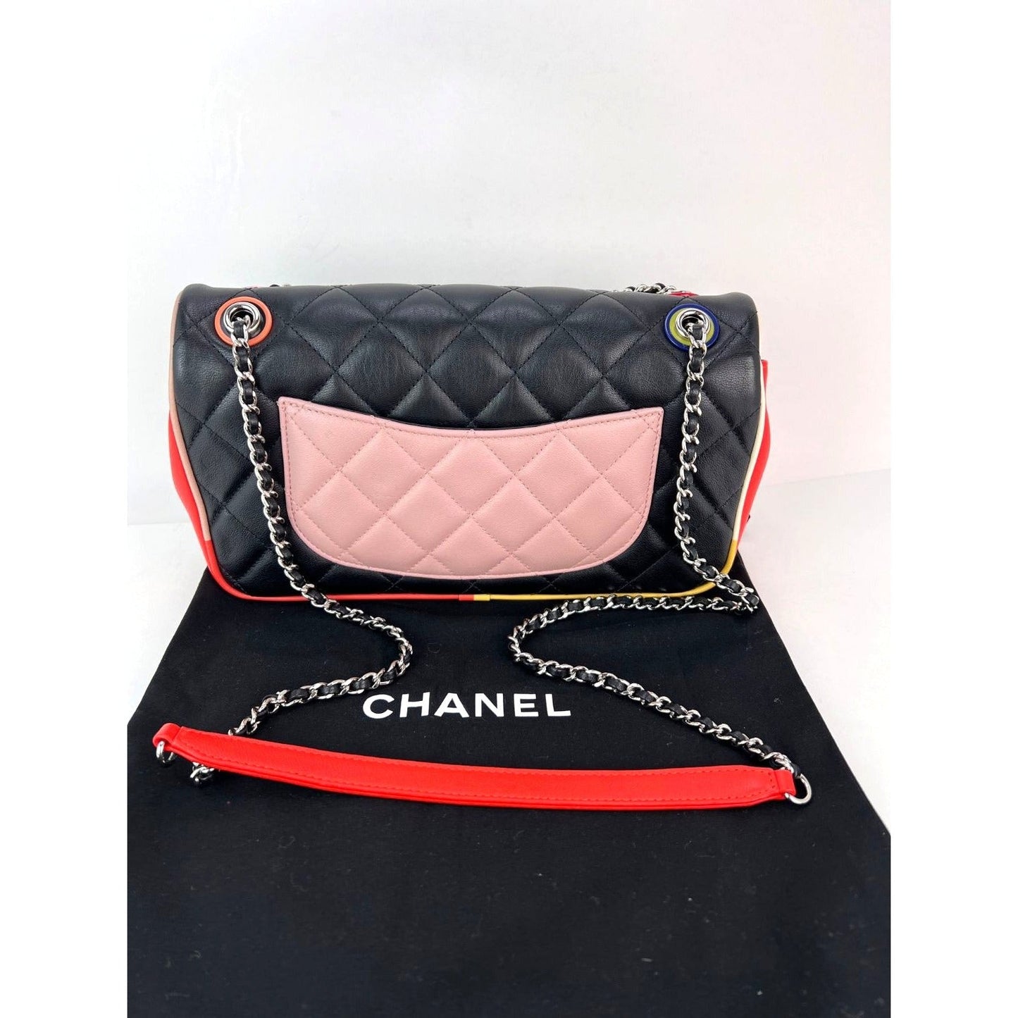 Sac à rabat Chanel en cuir d'agneau matelassé et plexiglas couleur Cuba de taille moyenne