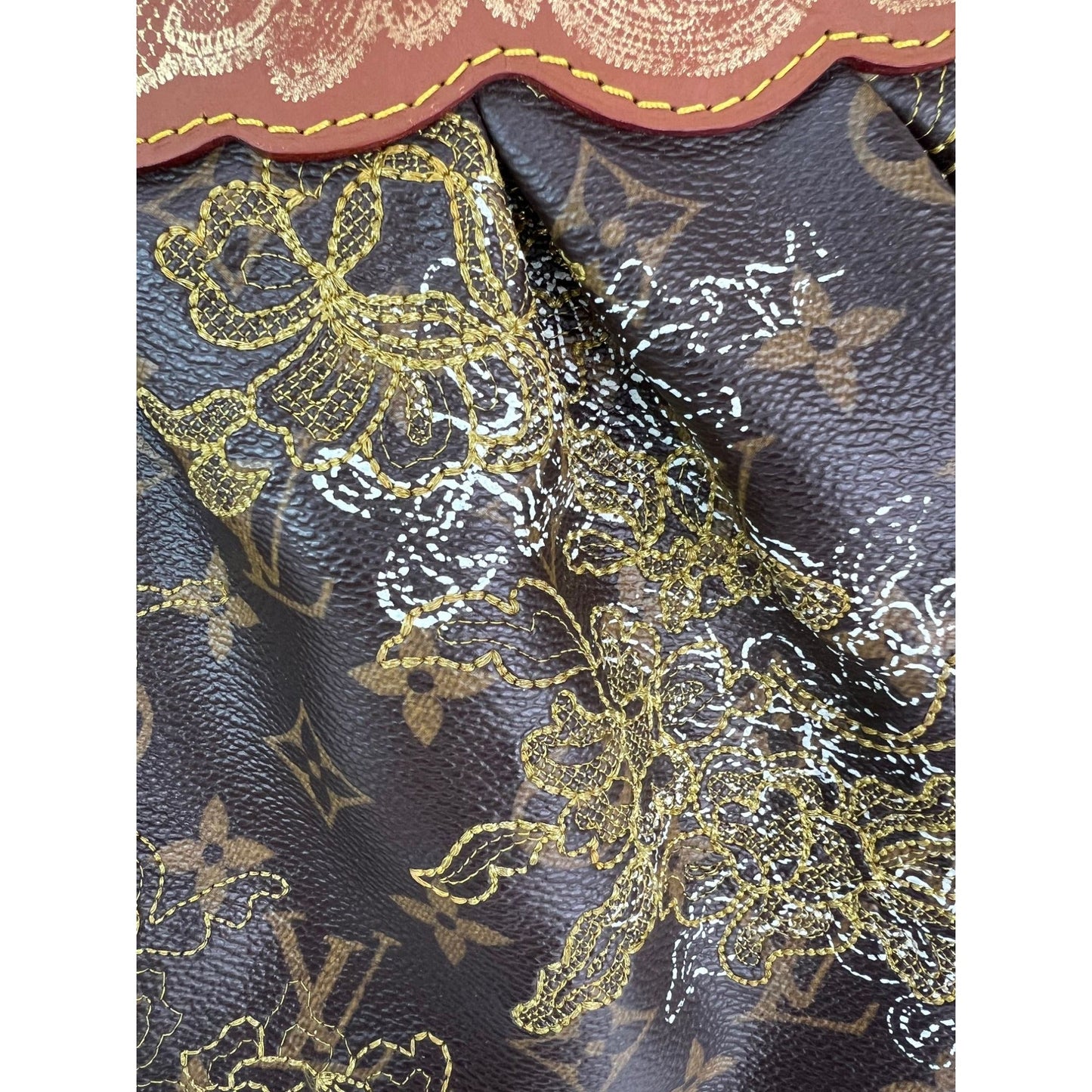 Louis Vuitton Dentelle Fersen Gold Monogram Tote Bag Édition Limitée