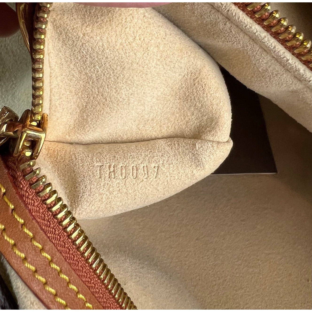 Louis Vuitton Dentelle Fersen Gold Monogram Tote Bag Édition Limitée