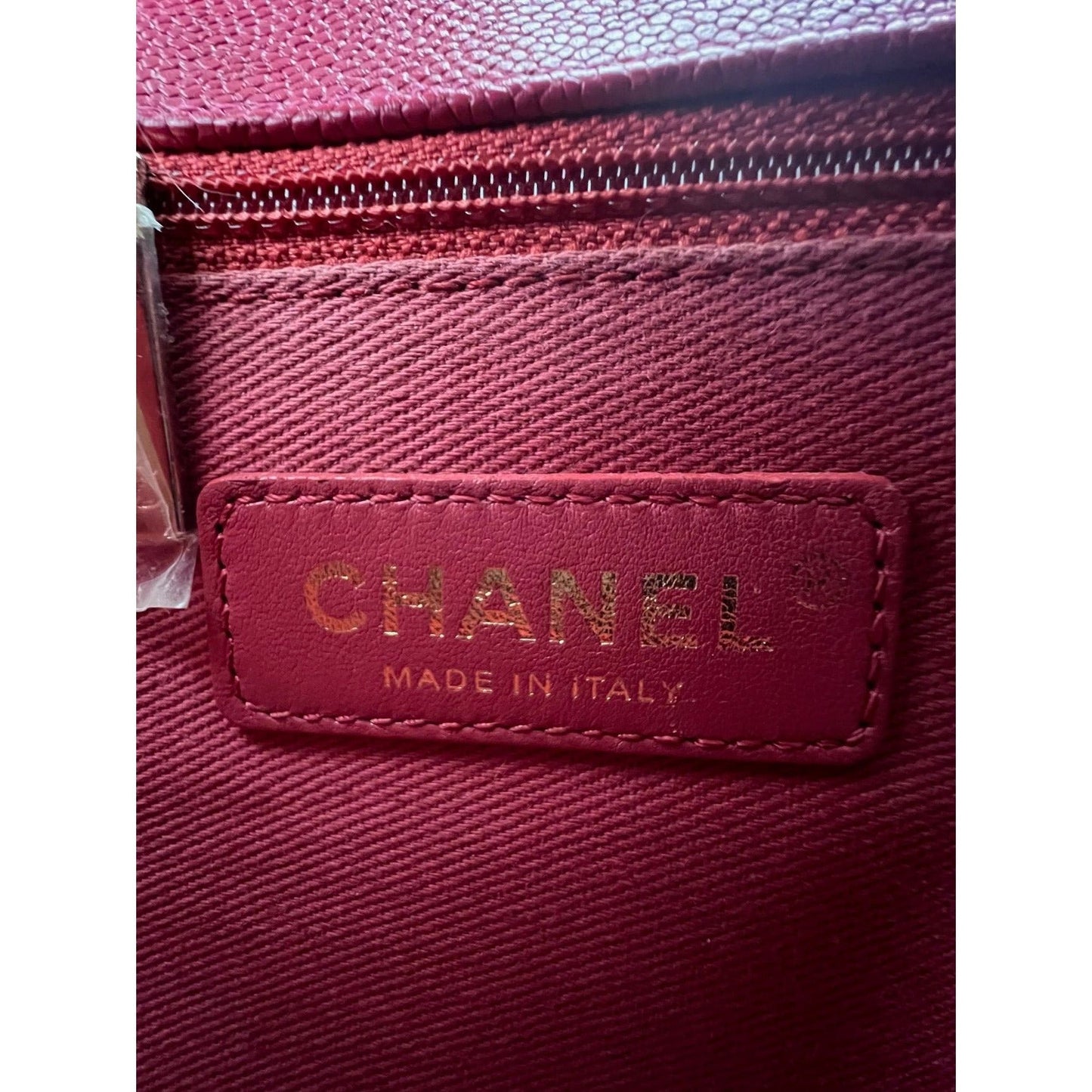 Sac à rabat Chanel Paris-Cuba moyen en cuir de veau caviar rose avec anse sur le dessus